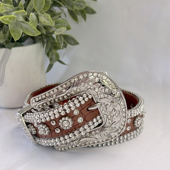 M & F Western Brown Crocodile
Crystal Flower Belt - Picture 1 of 4